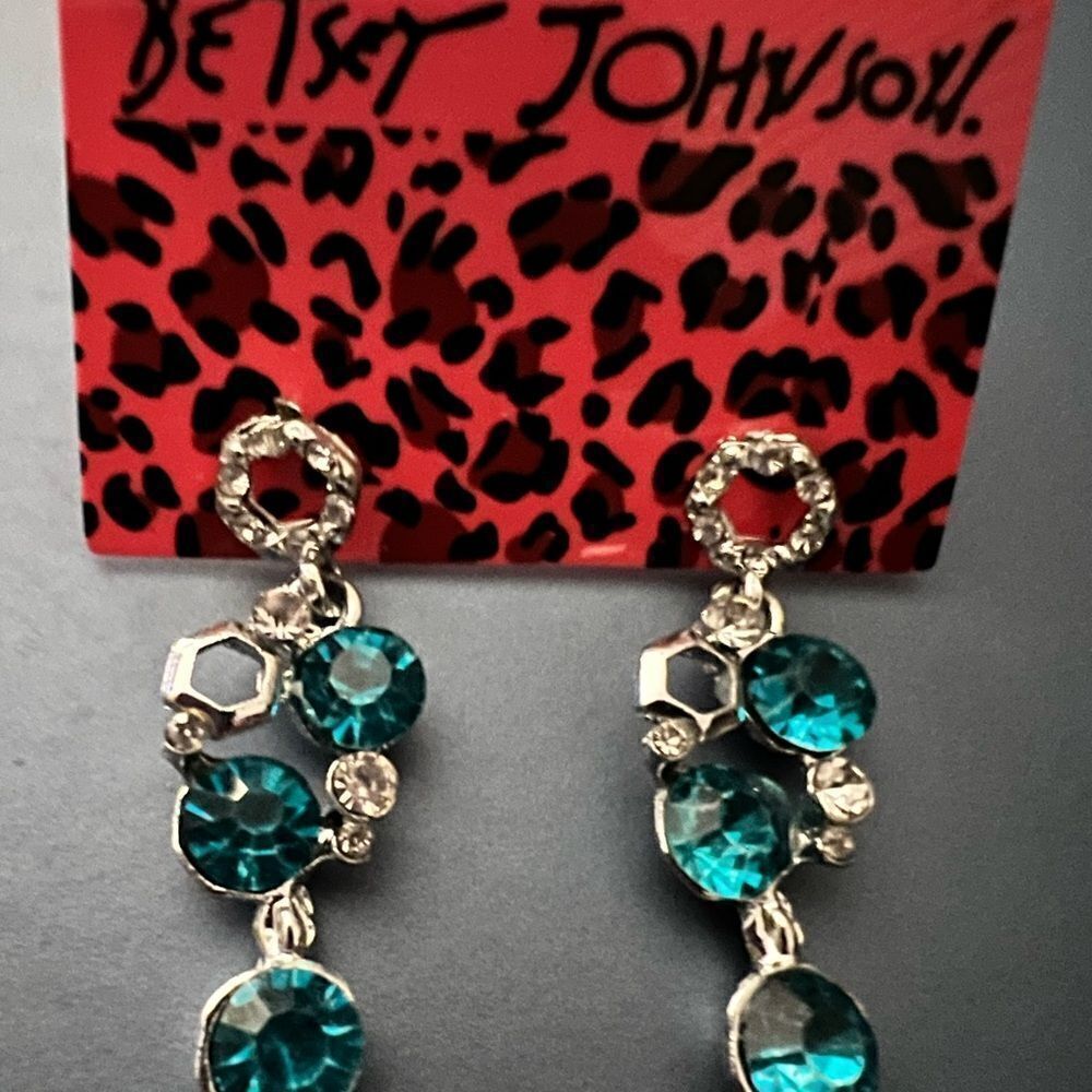 🪻 Betsey Johnson sparkling turquoise & silver dangle earrings 🪻